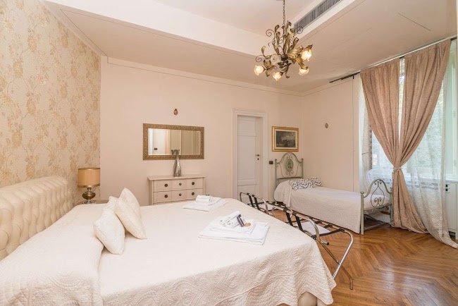 LAKE COMO HISTORIC LUXURY VILLA- 1200M2 OF PURE SPLEDOUR