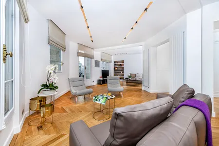 KLEBER VISTA HAUSSMANIAN LUXURY VICTOR HUGO