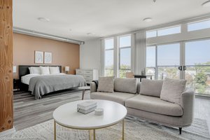Redwood Ave Apartment