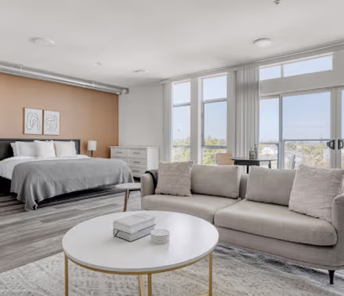 Redwood Ave Apartment