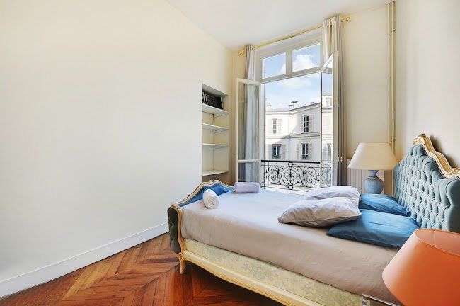 200M2 LUXURY IN AVENUE FRANKLIN D ROOSEVELT