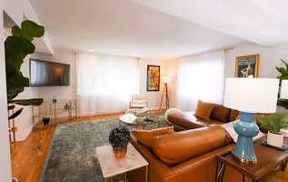 Jay Street-Multi Level Apartment