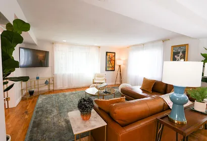 Jay Street-Multi Level Apartment