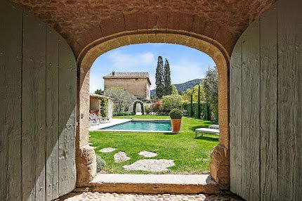 Quintessential Provencal Villa in the Hamlet of Maubec