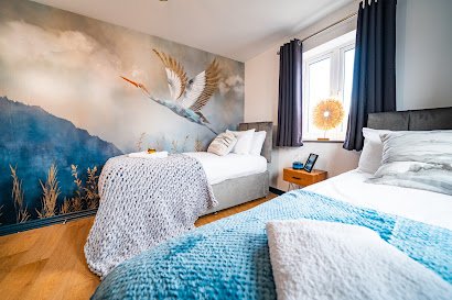 Detached House with Smart TV, Fast Wifi, Free Parking & Garden by Yoko Property