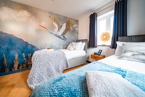 Detached House with Smart TV, Fast Wifi, Free Parking & Garden by Yoko Property