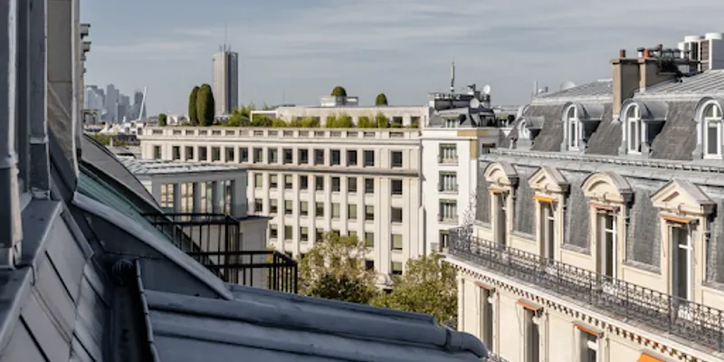 A striking & a stylish 6th floor apartment