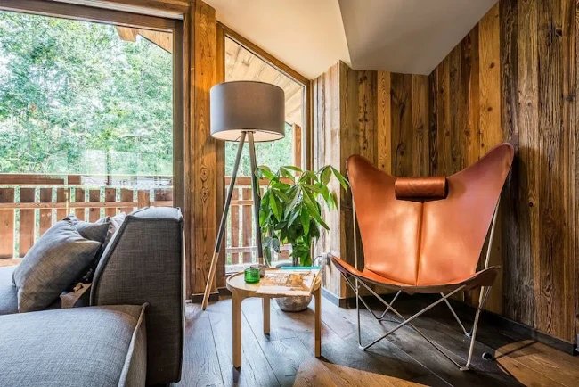 ENCHANTING CHALET WITH JACUZZI IN LES GETS