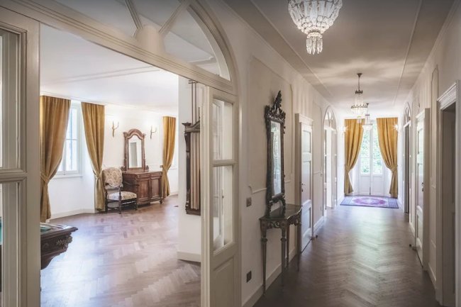Magnificient Villa located right on the shores of Lake Como