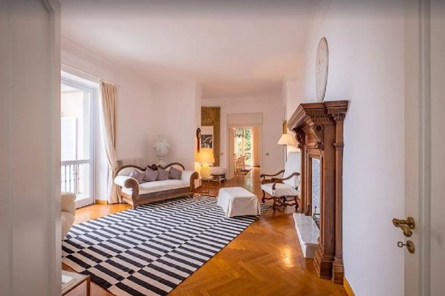 ALL-ENCOMPASSING LUXURY 600M2 VILLA WITH MAGICAL EXQUISITE VIEWS OF LAKEMAGGIORE