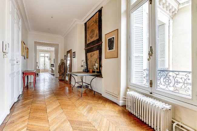 REDEFINING LUXURY OF HAUSSMANN ERA-300M2 LOUVRE ELEGANCE