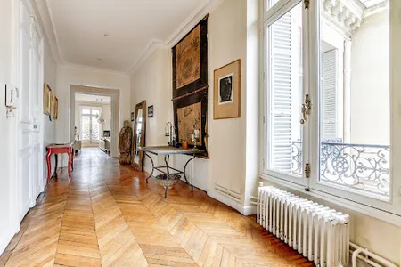 REDEFINING LUXURY OF HAUSSMANN ERA-300M2 LOUVRE ELEGANCE