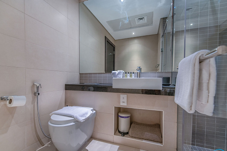 Luxury bathroom at Silverine Tower Serviced Apartments, Dubai Marina