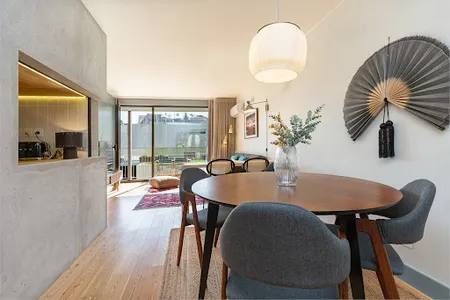 Dining space at Corporate Housing Campanhã 03