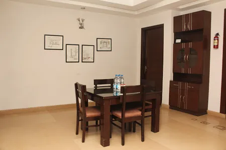 grove-dining-area