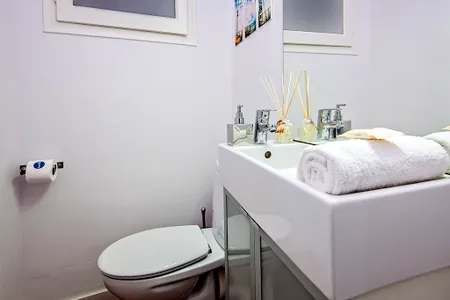 Bathroom at Diagonal - Francesc Macia