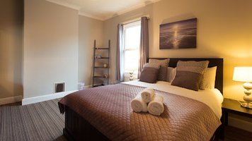 Relaxing Stylish and Spacious 2BR home in Chester