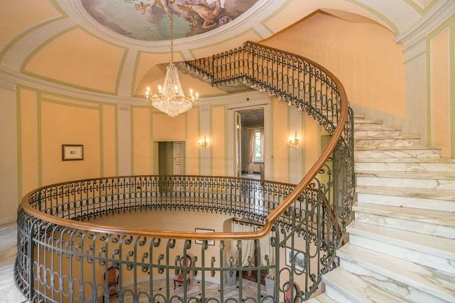 LAKE COMO HISTORIC LUXURY VILLA- 1200M2 OF PURE SPLEDOUR