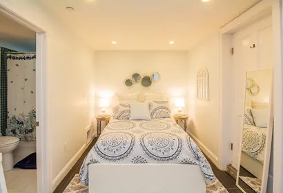 Beautiful, Fully Furnished Studio, Steps to MGH