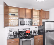 Luxury kitchen at West Kinzie Street #E3010 Serviced Apartment, West Loop