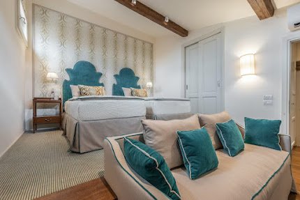 TOP FLOOR STUNNING APARTMENT ON THE BANKS OF ARNO