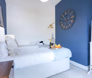 Central House with Parking, Pool Table, Super-Fast Wifi and Smart TV with Netflix by Yoko Property