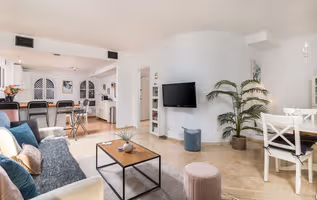 Urbanizacion Pinos de Aloha Serviced Apartment