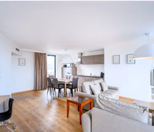 Square Serviced Apartment