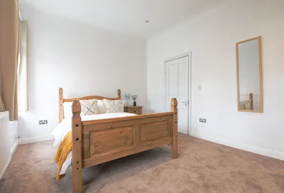Spacious 4 Bedroom House- Walking Distance to City Centre & Great Backyard