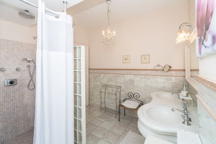 LAKE COMO HISTORIC LUXURY VILLA- 1200M2 OF PURE SPLEDOUR