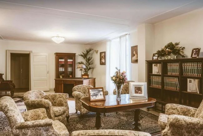 Magnificient Villa located right on the shores of Lake Como