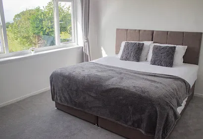 3-bedroom home with Breakfast, PS4 & Parking