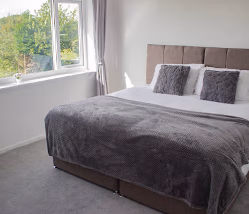 3-bedroom home with Breakfast, PS4 & Parking