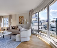 EXPERIENCE THE QUINTESSENTIAL PARIS IN THE 8TH