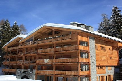 A SUN LIT CHALET APARTMENT IN THE SKI RESORT OF VERBIER
