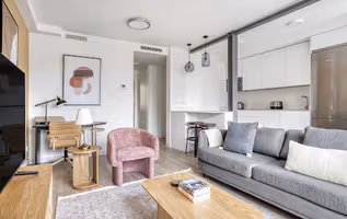 Pl. de los Reyes Magos Apartment