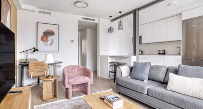 Pl. de los Reyes Magos Apartment