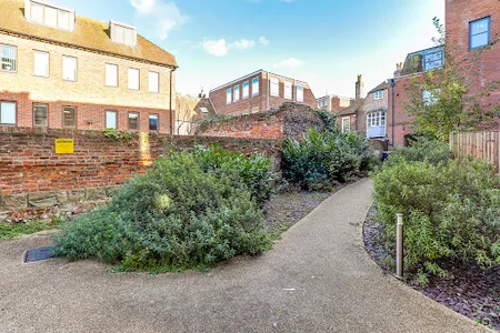 Perfect Long Term Canterbury Retreat