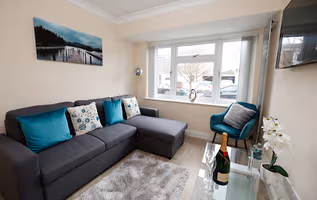 Central Windsor Stunning 4 Bedroom Spacious House