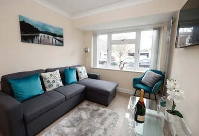Central Windsor Stunning 4 Bedroom Spacious House