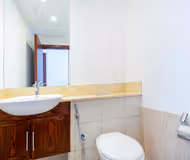 Elegant Three Bedroom Apartment in Downtown