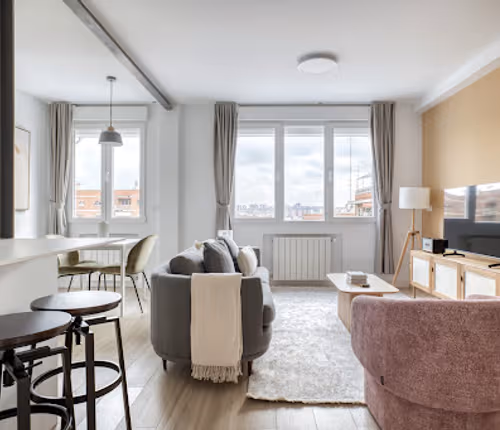 Pl. de los Reyes Magos Apartment