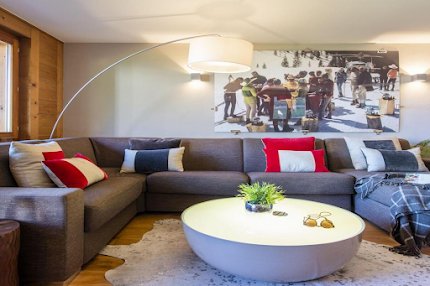 A SUN LIT CHALET APARTMENT IN THE SKI RESORT OF VERBIER
