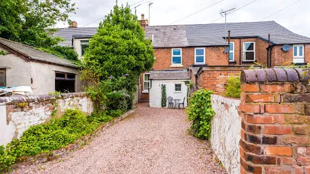 Charming 3 Bed Home in the Garden Quarter, Chester