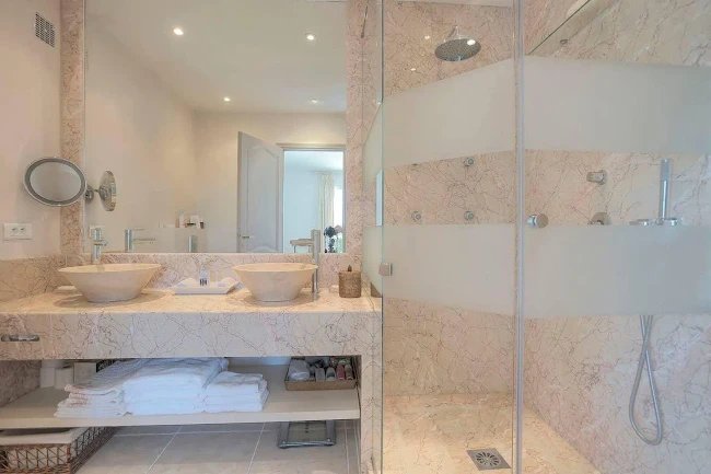 A Gorgeous Villa Home in Gassin