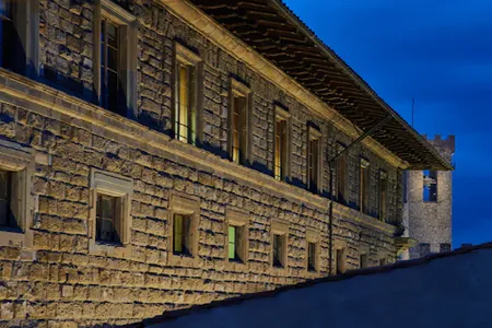 16TH-CENTURY FRESCOES, OLD MEDIEVAL DOORS&ANCIENT CHURCHES OF FLORENCE’S CENTRE