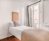 la Catolica Service Apartment