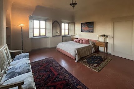 CLASSIC TUSCAN VILLA WITH SWIMMING POOL AND GARDEN
