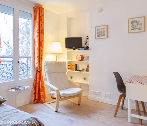 In the immediate vicinity of the Place des Abbesses