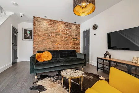 Living area at RICHARDSON HOUSE NEAR NEWCASTLE CITY CENTRE